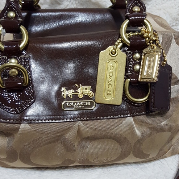 BNWT Coach shoulder bag - Picture 2 of 7
